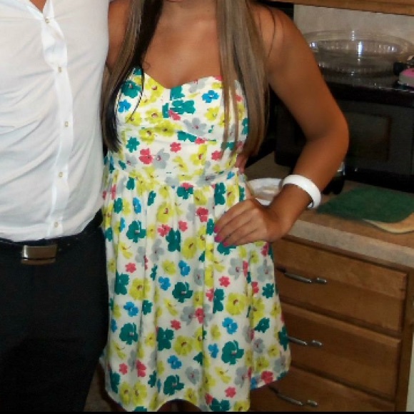 American Eagle Outfitters Dresses & Skirts - American Eagle Flower Dress